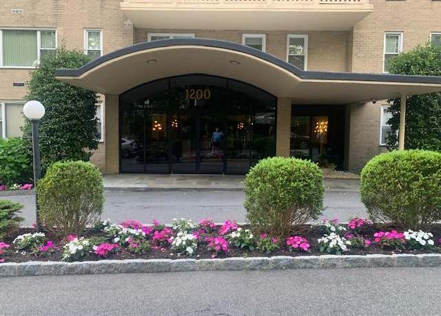 Property at 1200 Midland Ave Unit 8F, Bronxville, NY 10708, 1 bed, 1 bath