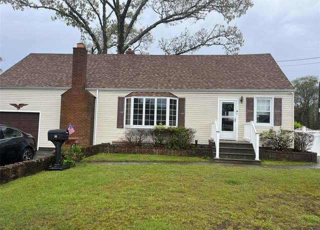 Property at 16 Edwards Ln E, Blue Point, NY 11715, 4 beds, 2 baths