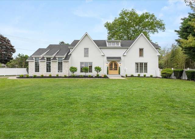 Property at 14 Kennedy Ln, West Islip, NY 11795, 5 beds, 3.5 baths