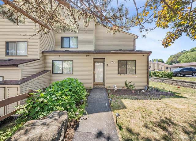 Property at 7 Sycamore Ct, Highland Mills, NY 10930, 3 beds, 2 baths