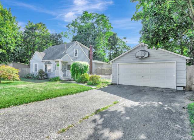 Property at 118 Cranberry Dr, Mastic Beach, NY 11951, 3 beds, 2 baths