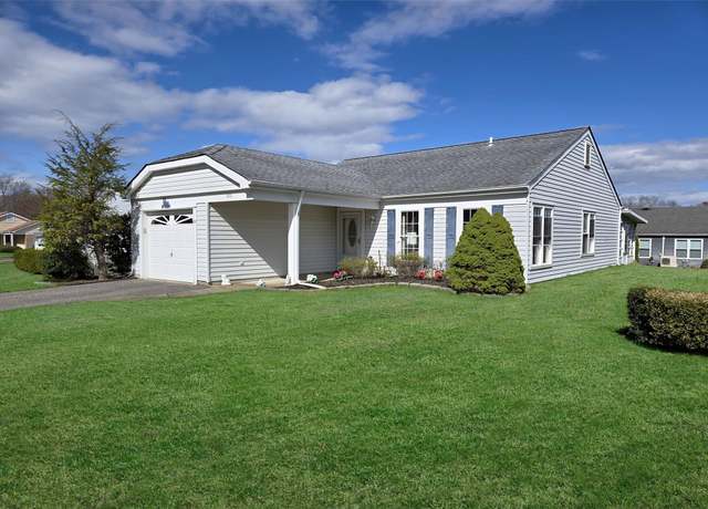 Property at 562 Stratford Ln, Ridge, NY 11961, 2 beds, 2 baths