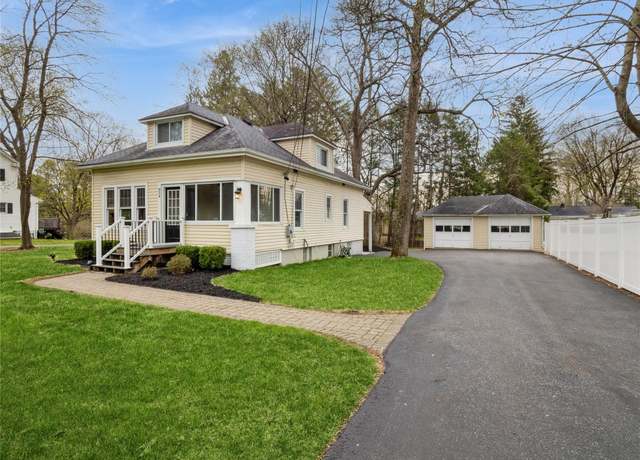 Property at 854 Dutchess Tpke, Poughkeepsie, NY 12603, 3 beds, 2 baths