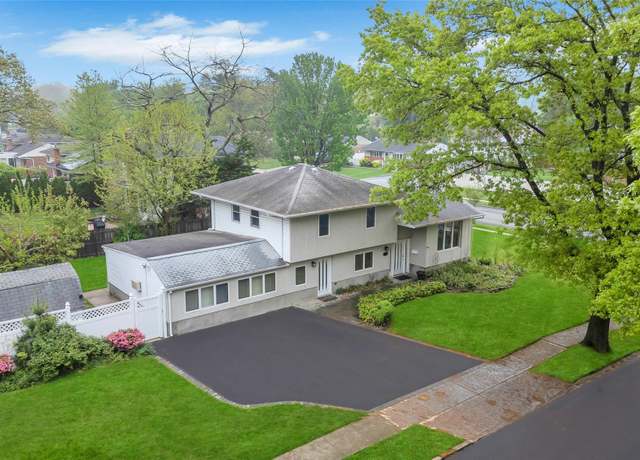 Property at 11 Rensselaer Dr, Commack, NY 11725, 4 beds, 2.5 baths