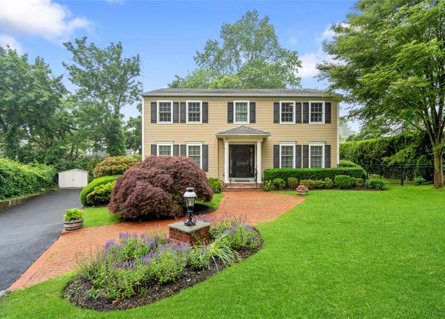 Property at 47 Homewood Pl, Manhasset, NY 11030, 4 beds, 2.5 baths