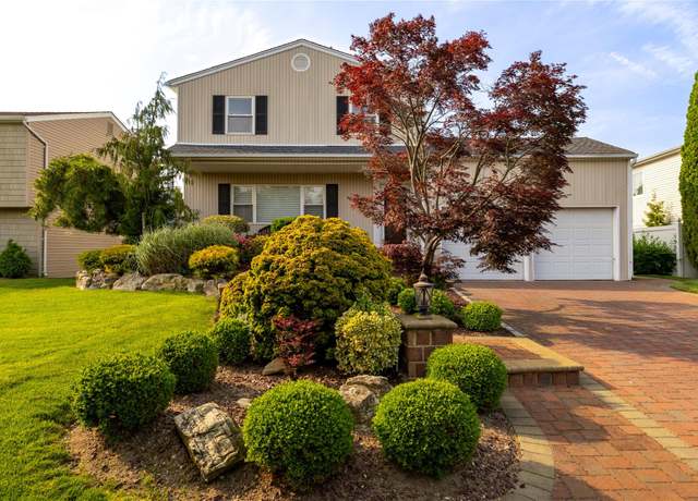 Property at 2741 Belle Rd, Bellmore, NY 11710, 4 beds, 2.5 baths