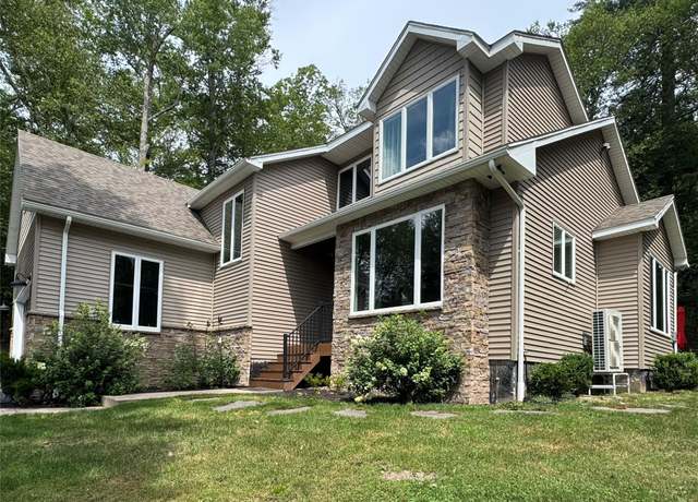 Property at 224 Lake Shore Dr, Monticello, NY 12701, 3 beds, 2.5 baths