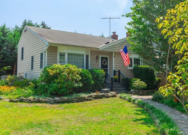 Property at 8 Riverside St, Amityville, NY 11701, 3 beds, 1.5 baths