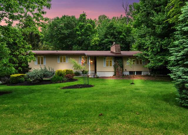Property at 8 Rockford Dr, West Nyack, NY 10994, 6 beds, 3 baths