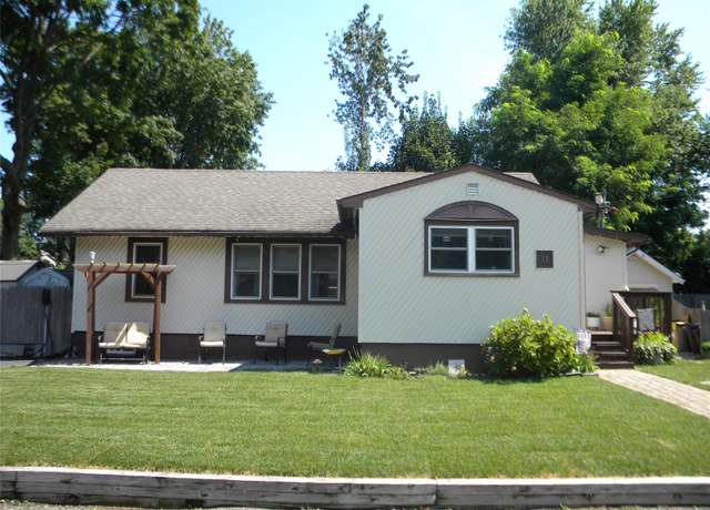 Property at 11 Oswego Pl, Lake Ronkonkoma, NY 11779, 3 beds, 1 bath