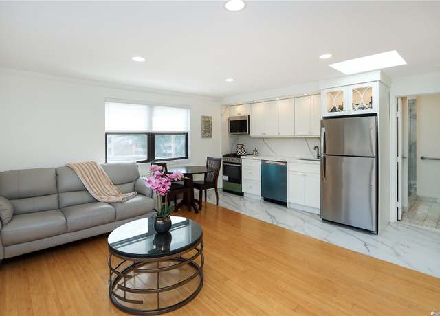 Property at 7 Bond St Ph 400, Great Neck, NY 11021, 1 bed, 1 bath