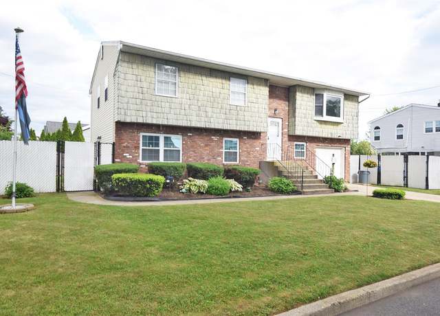 Property at 101 Bishop Rd, West Babylon, NY 11704, 5 beds, 2 baths