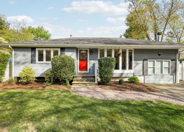 Property at 22 Little Plains Rd, Huntington, NY 11743, 3 beds, 1.5 baths