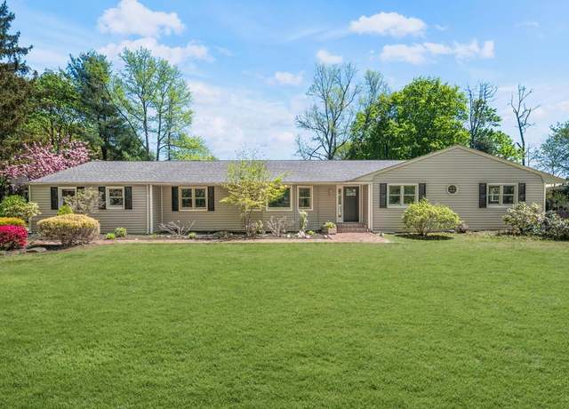 Property at 85 Meadow Glen Rd, Fort Salonga, NY 11768, 4 beds, 2.5 baths