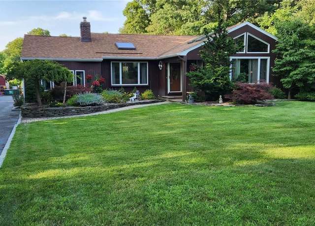 Property at 16 Links Rd, Smithtown, NY 11787, 4 beds, 3.5 baths