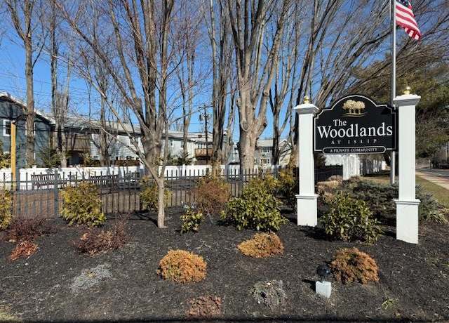 Property at 106 Cardinal Ln #106, Islip, NY 11751, 2 beds, 1.5 baths