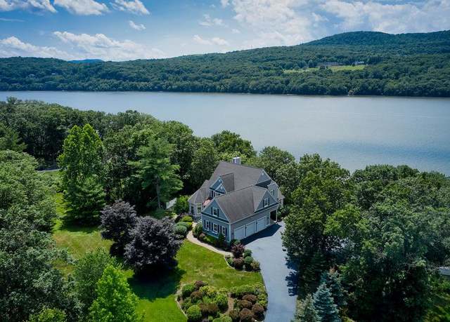 Property at 90 River Rd, Hyde Park, NY 12538, 3 beds, 4.5 baths