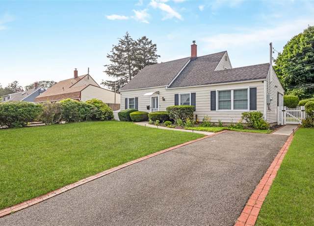 Property at 671 Whittier St, Westbury, NY 11590, 3 beds, 1 bath