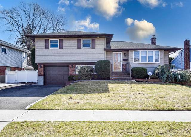 Property at 13 Stewart St, Plainview, NY 11803, 3 beds, 2 baths