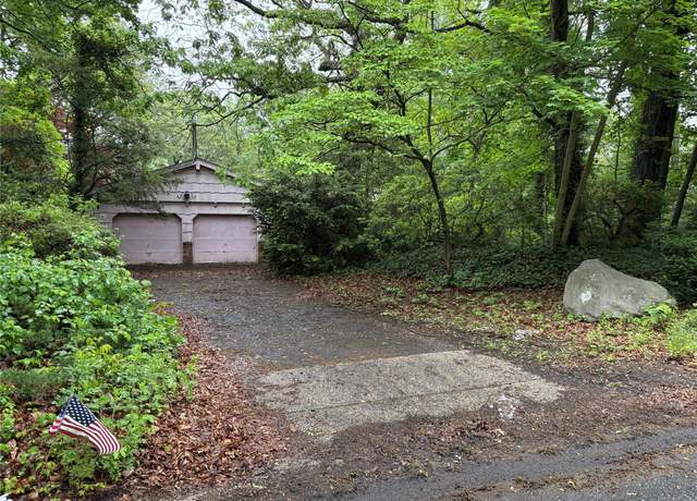Property at 5 Chatham Pl, Dix Hills, NY 11746, 4 beds, 3.5 baths