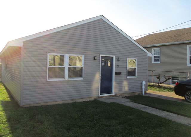 Property at 31 Monroe St, Inwood, NY 11096, 3 beds, 1 bath