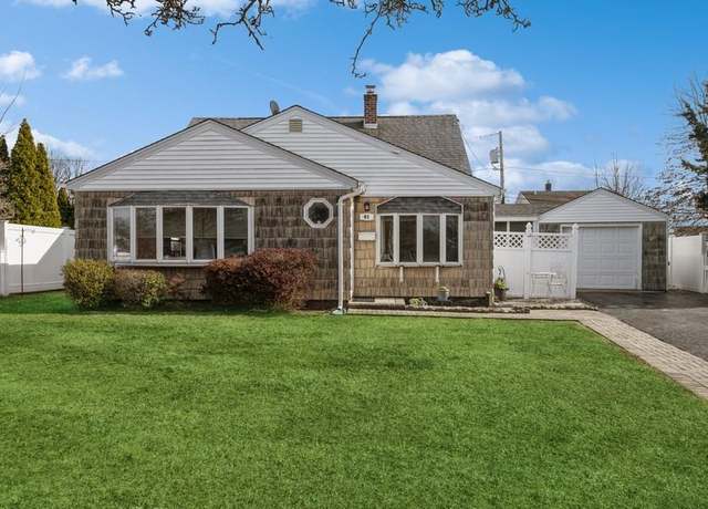 Property at 41 Wood Ln, Levittown, NY 11756, 6 beds, 2 baths