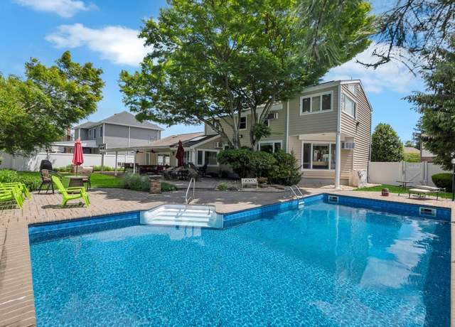 Property at 20 Northern Pkwy E, Plainview, NY 11803, 3 beds, 3 baths