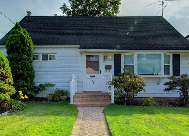 Property at 126 Walton Ave, Uniondale, NY 11553, 4 beds, 3 baths