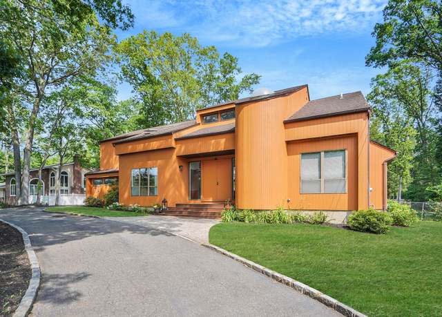Property at 318 Sheep Pasture Rd, East Setauket, NY 11733, 5 beds, 4.5 baths