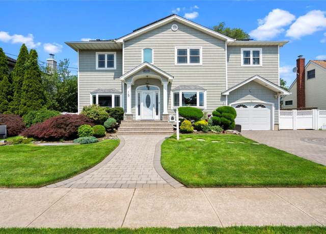 Property at 15 Cedar Dr E, Plainview, NY 11803, 5 beds, 3.5 baths
