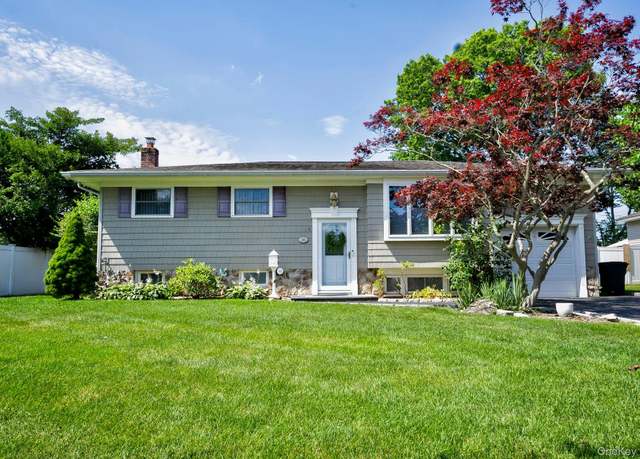 Property at 26 Comanche, Commack, NY 11725, 4 beds, 2 baths