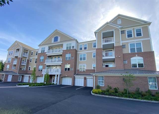 Property at 326 Regency Dr, Fishkill, NY 12524, 1 bed, 2 baths