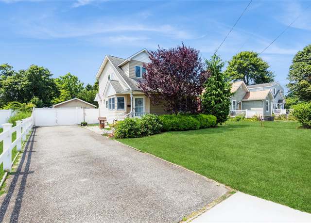 Property at 160 Washington Ave, Patchogue, NY 11772, 3 beds, 2 baths