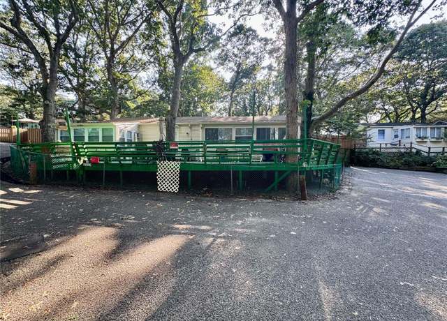 Property at 56 Woodcliff Trl, Baiting Hollow, NY 11933, 3 beds, 1 bath