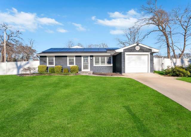 Property at 1 Jane Ln, Selden, NY 11784, 3 beds, 1 bath