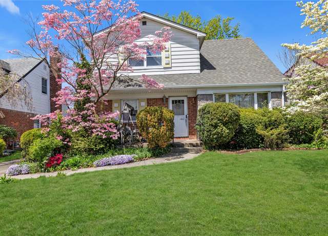 Property at 46 Peter Ln, New Hyde Park, NY 11040, 3 beds, 1.5 baths