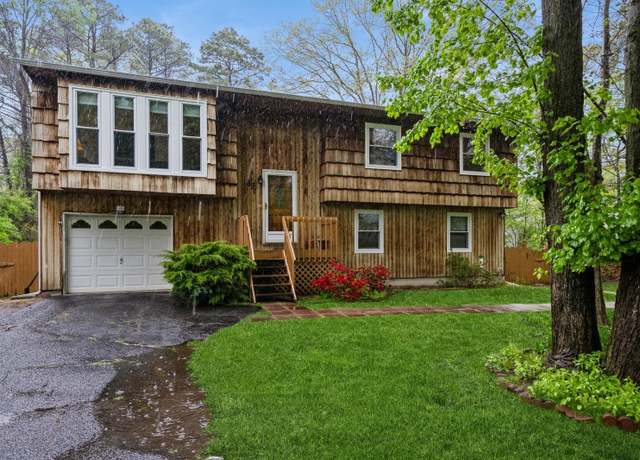 Property at 53 Gull Dip Rd, Ridge, NY 11961, 4 beds, 3 baths