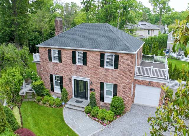 Property at 30 Johnstone, Great Neck, NY 11021, 3 beds, 3.5 baths
