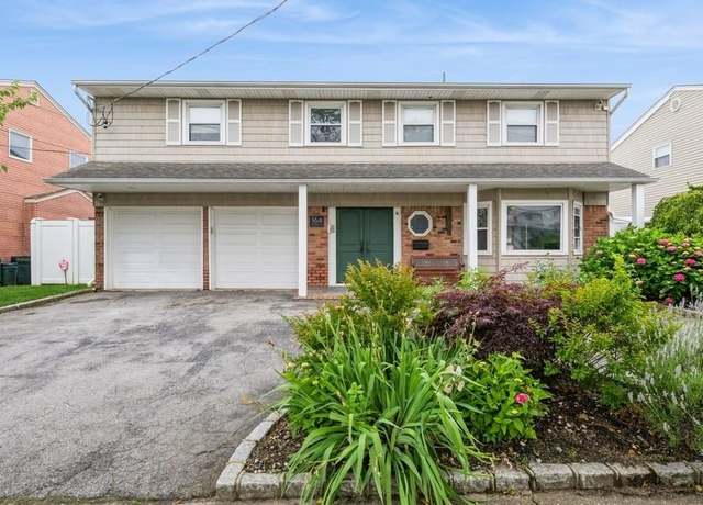 Property at 164 Jeffery Ln, Oceanside, NY 11572, 4 beds, 2.5 baths