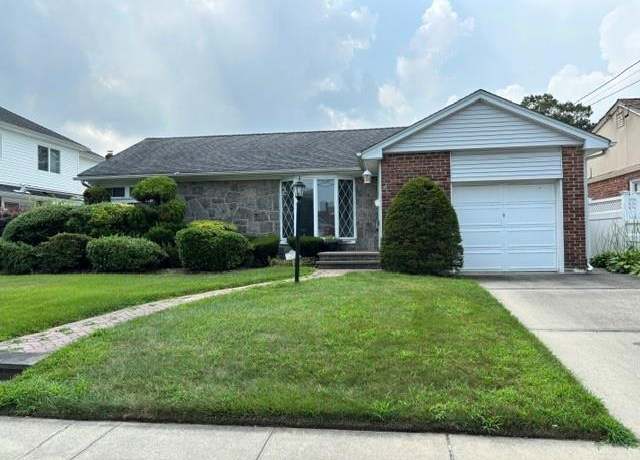 Property at 707 Benris Ave, Franklin Square, NY 11010, 3 beds, 2 baths