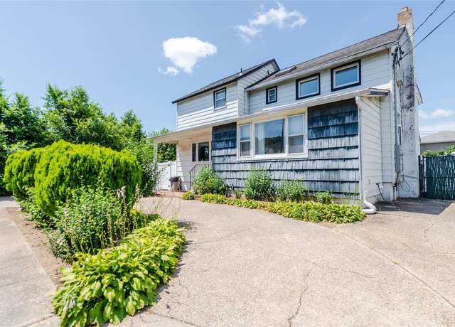 Property at 2962 Deen St, Oceanside, NY 11572, 3 beds, 2 baths