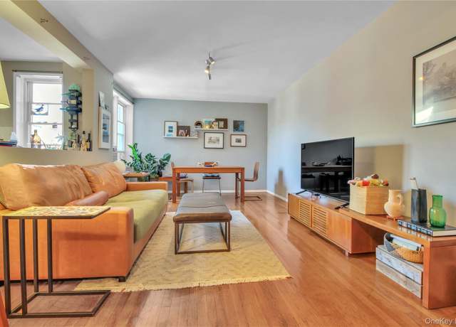 Property at 3540 75th St Unit 5B, Jackson Heights, NY 11372, 1 bed, 1 bath