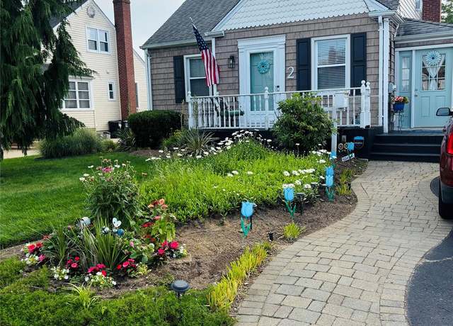 Property at 2 Croydon Dr, North Bellmore, NY 11710, 3 beds, 2.5 baths