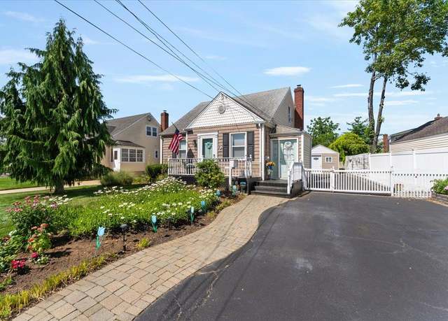 Property at 2 Croydon Dr, North Bellmore, NY 11710, 3 beds, 2.5 baths