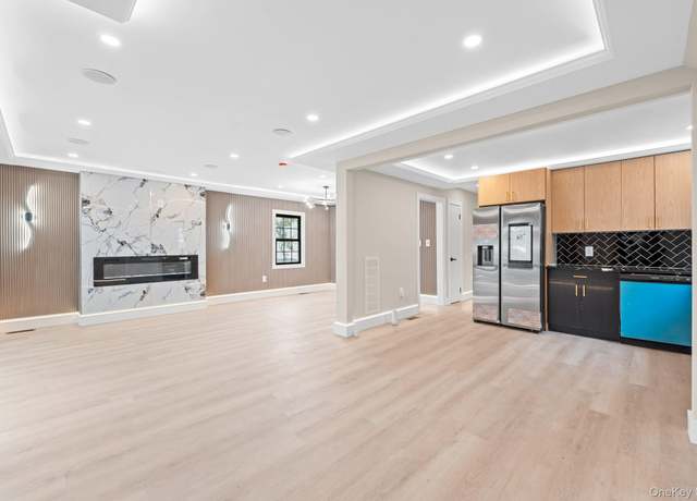 Property at 14631 222nd St, Springfield Gardens, NY 11413, 10 beds, 5 baths