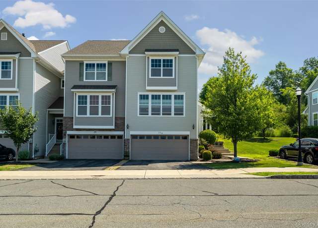 Property at 212 Hawthorn Way, New Windsor, NY 12553, 3 beds, 2.5 baths