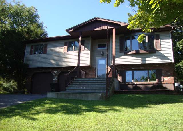 Property at 8 O'sullivan Ln, Monroe, NY 10950, 3 beds, 2 baths
