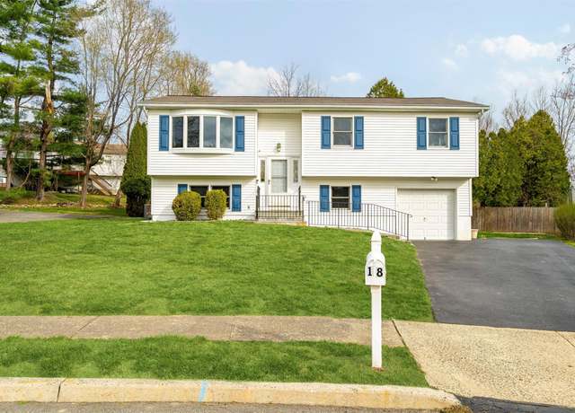 Property at 18 Eakman Dr, Garnerville, NY 10923, 5 beds, 2 baths