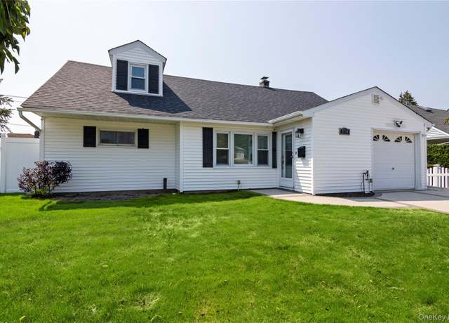 Property at 3554 Martha Blvd, Bethpage, NY 11714, 4 beds, 2 baths