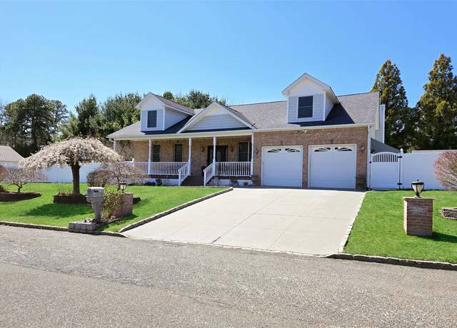 Property at 4 Martin St, Port Jefferson Station, NY 11776, 3 beds, 3 baths